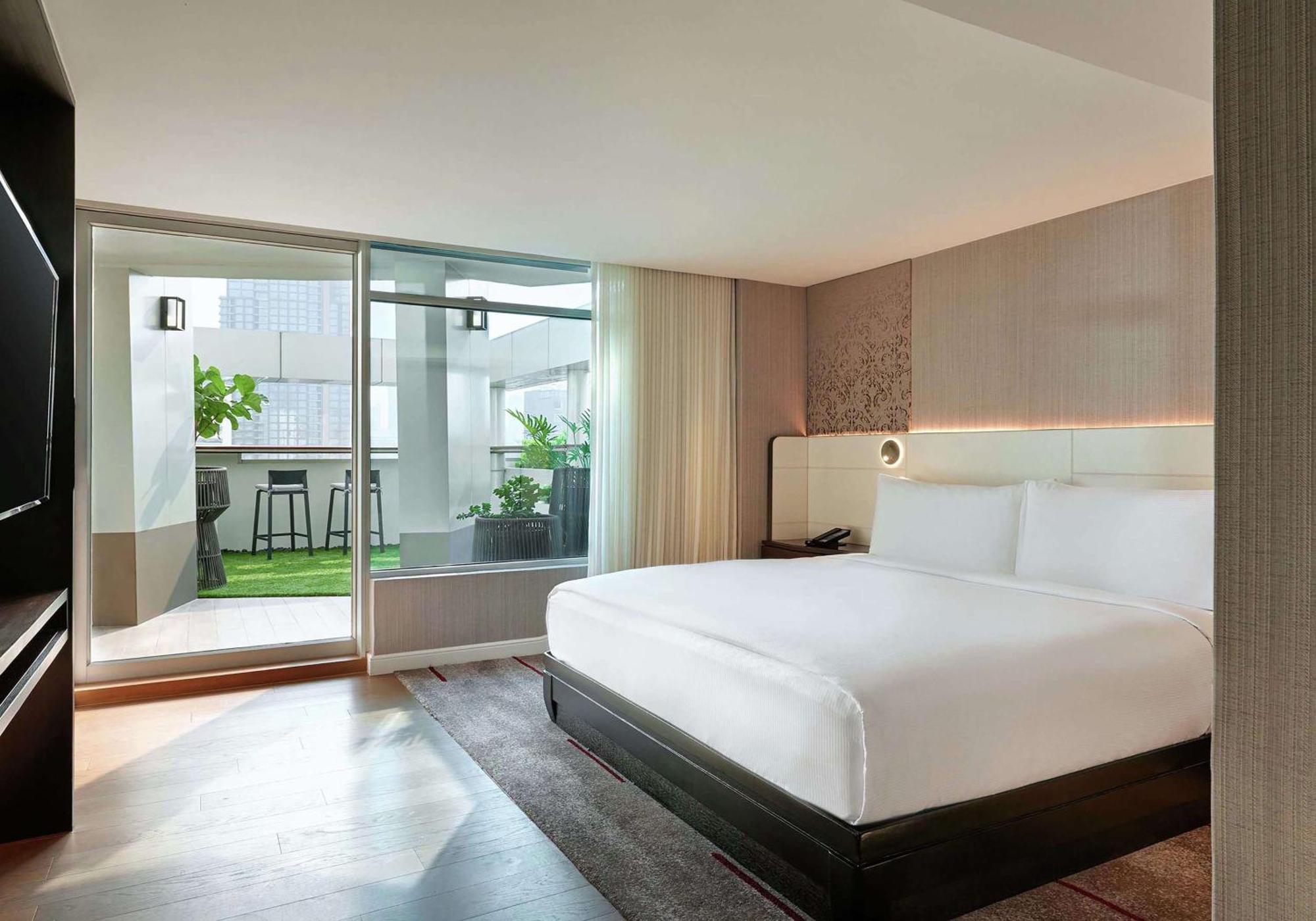 Doubletree By Hilton Bangkok Ploenchit Hotell Eksteriør bilde